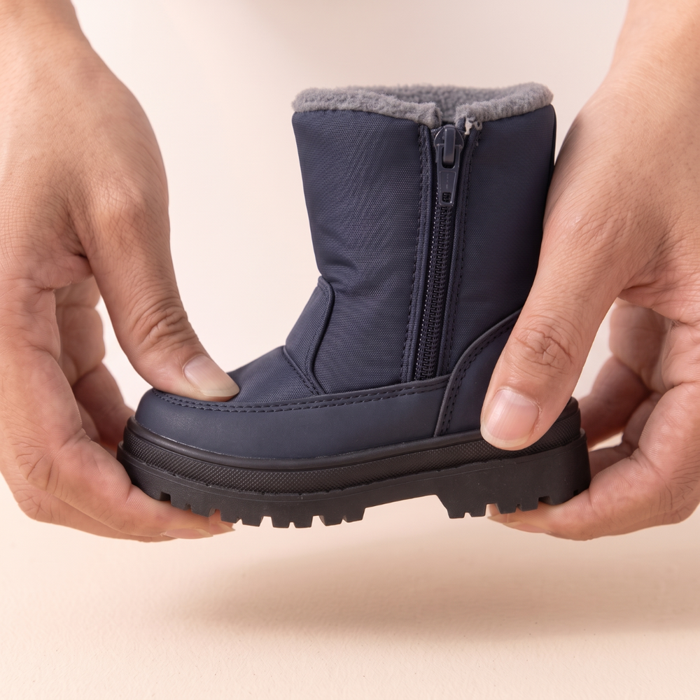 Stiff toddler winter boot